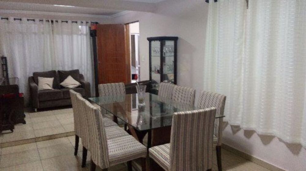 Casa à venda com 3 quartos, 180m² - Foto 1