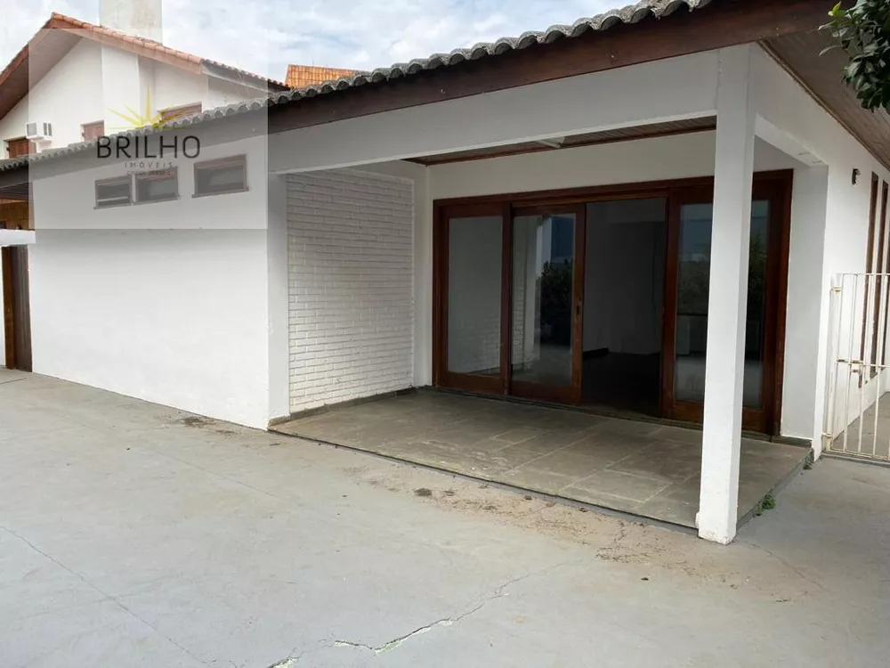 Casa de Condomínio à venda com 4 quartos, 230m² - Foto 2