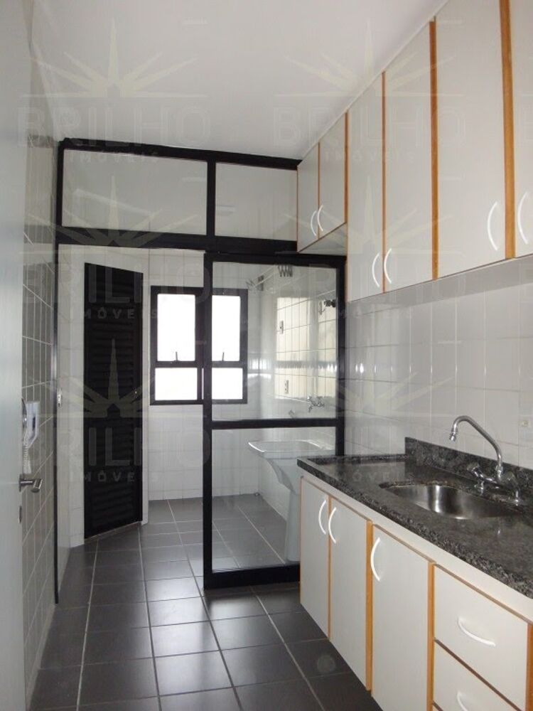 Apartamento para alugar com 3 quartos, 80m² - Foto 2