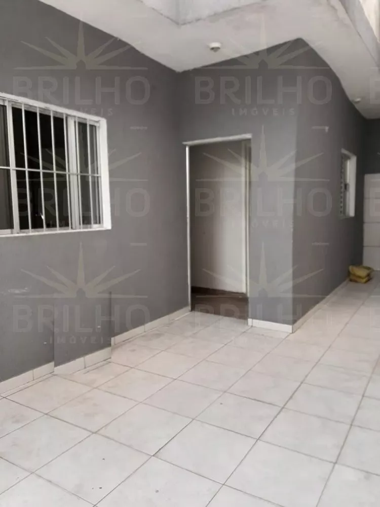 Casa para alugar com 3 quartos, 90m² - Foto 1