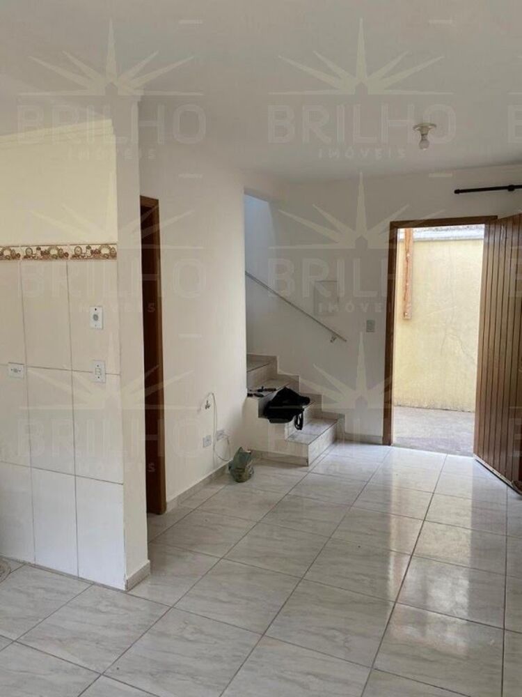 Sobrado para alugar com 2 quartos, 60m² - Foto 1