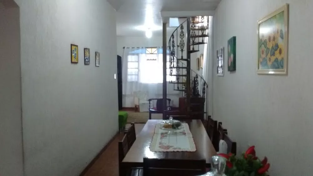 Casa à venda com 4 quartos, 190m² - Foto 4