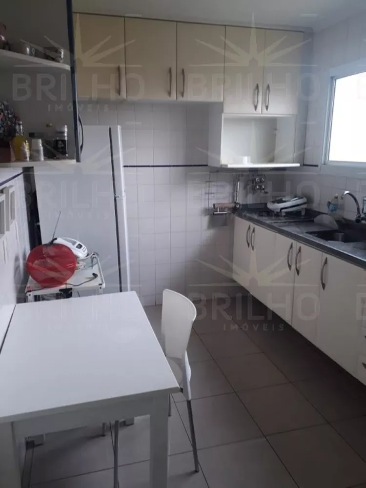 Casa de Condomínio à venda com 3 quartos, 190m² - Foto 2