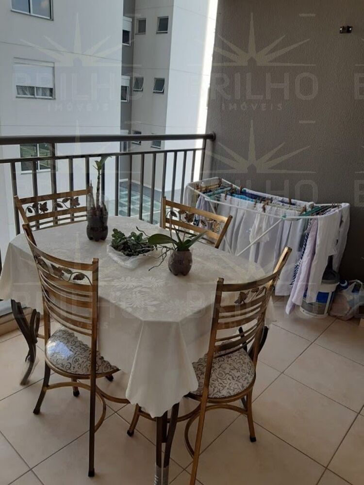 Apartamento à venda com 2 quartos, 64m² - Foto 2