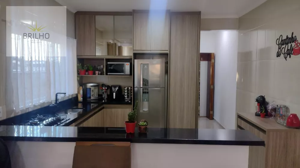 Casa à venda com 4 quartos, 120m² - Foto 1