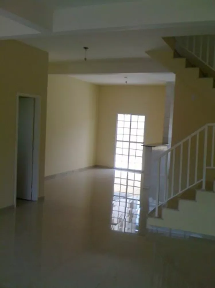 Sobrado à venda e aluguel com 3 quartos, 180m² - Foto 4