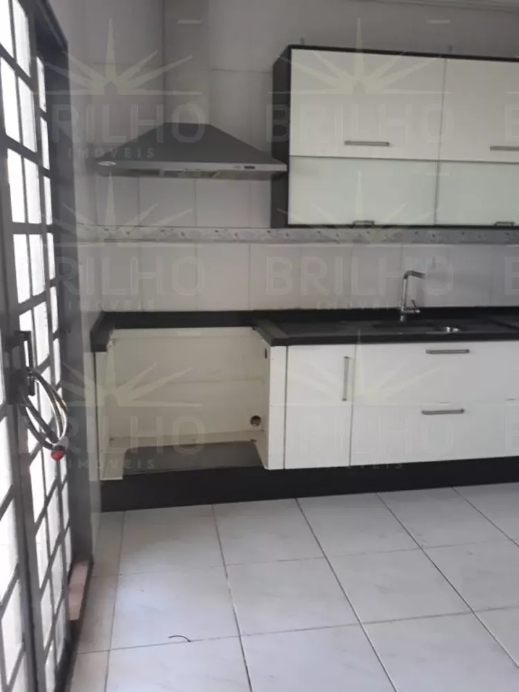 Casa à venda e aluguel com 2 quartos, 180m² - Foto 2