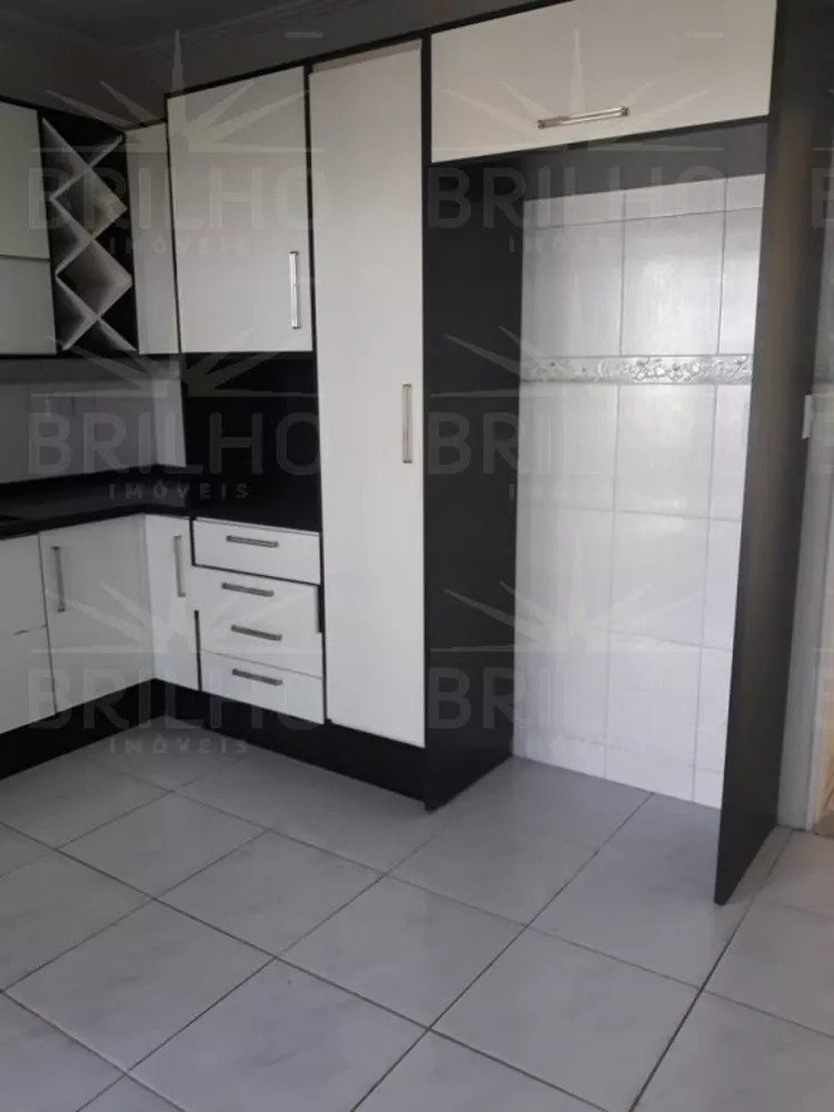 Casa à venda e aluguel com 2 quartos, 180m² - Foto 3