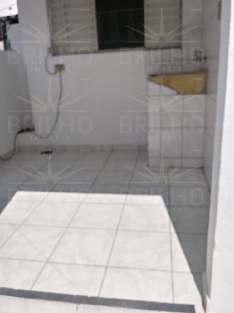 Casa para alugar com 1 quarto, 125m² - Foto 2