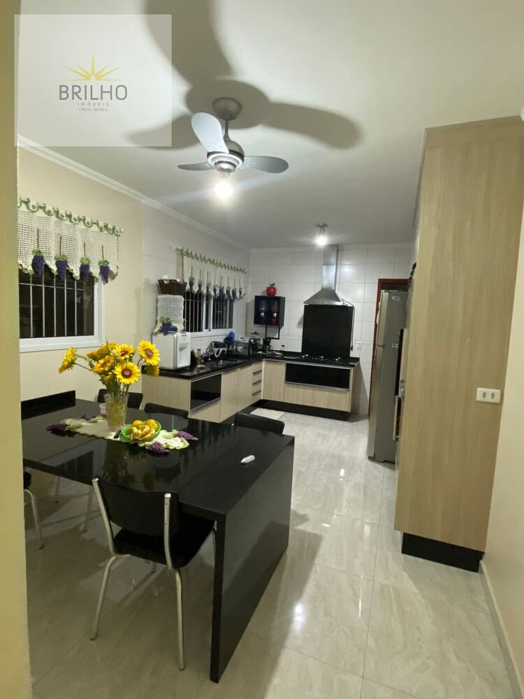 Sobrado à venda e aluguel com 3 quartos, 150m² - Foto 1