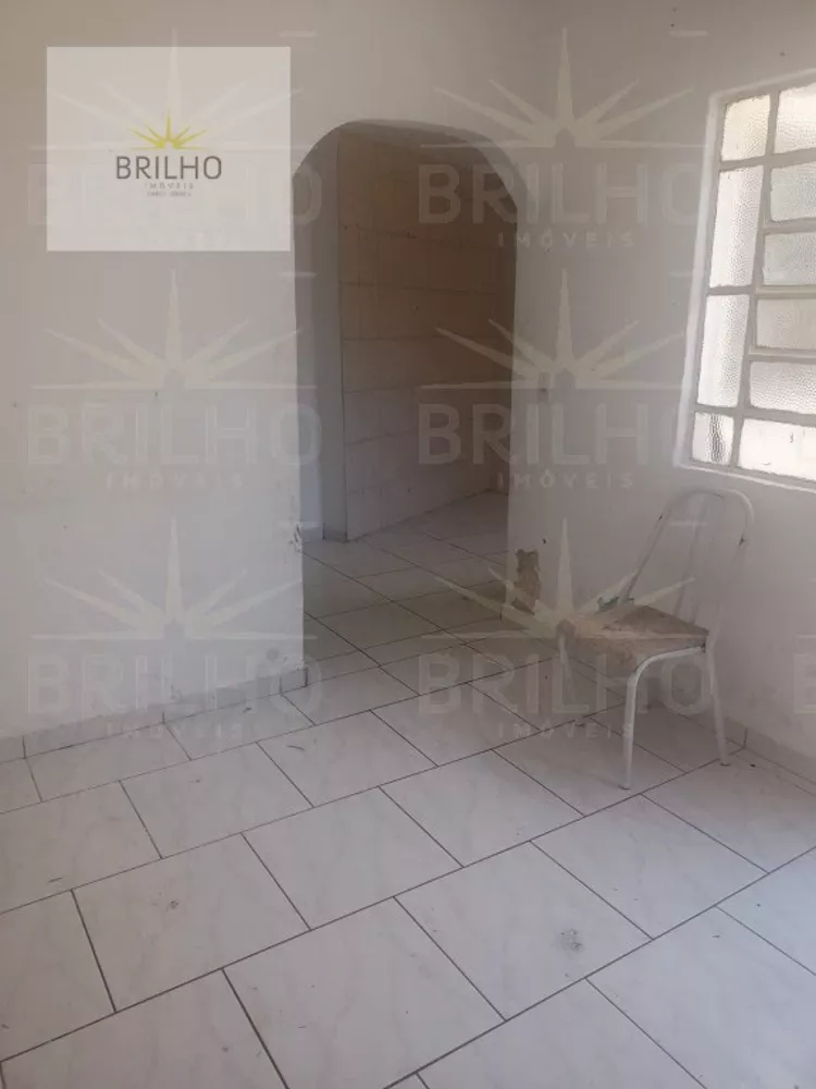 Casa para alugar com 2 quartos, 30m² - Foto 4