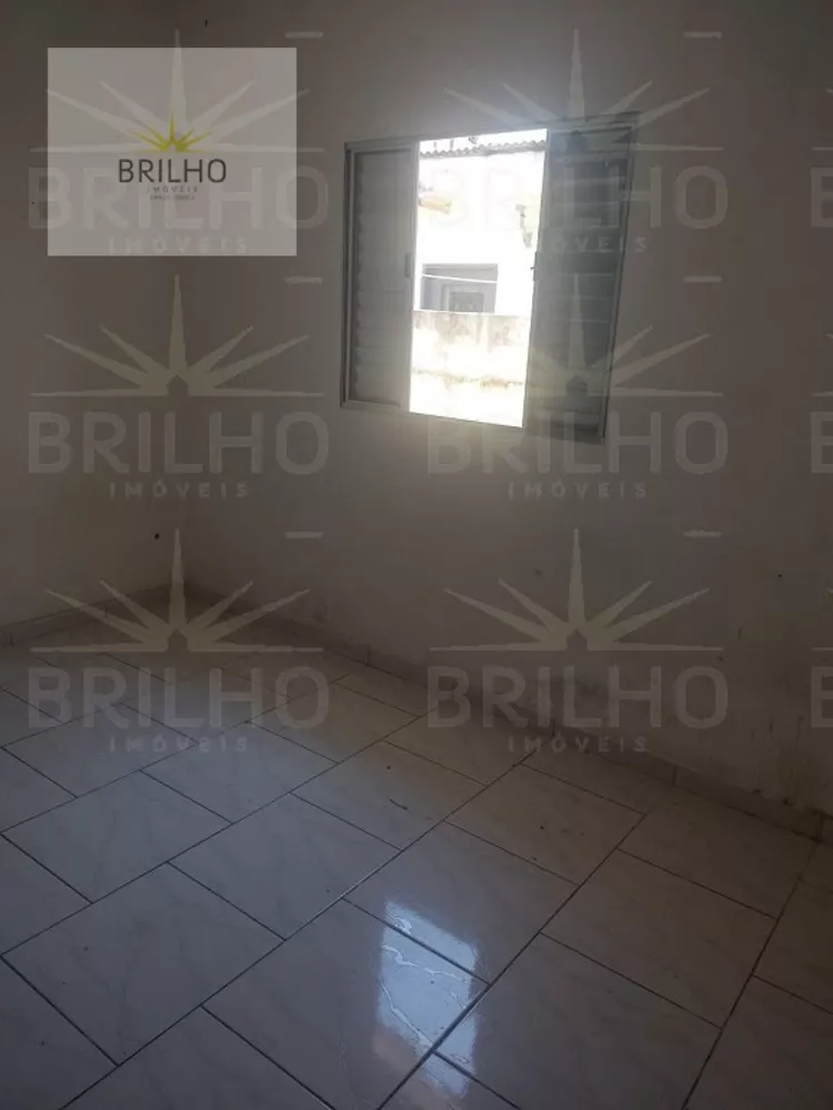 Casa para alugar com 2 quartos, 30m² - Foto 1