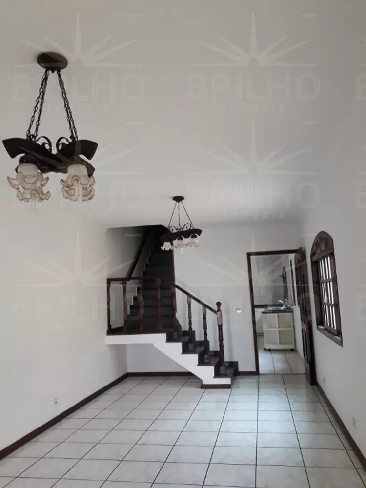 Sobrado para alugar com 4 quartos, 250m² - Foto 1