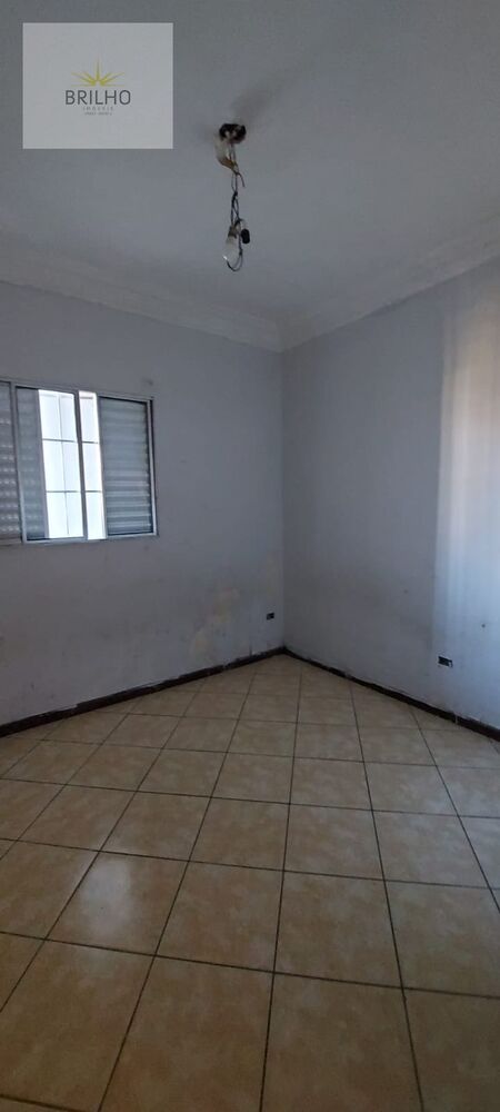 Casa para alugar com 2 quartos, 50m² - Foto 4