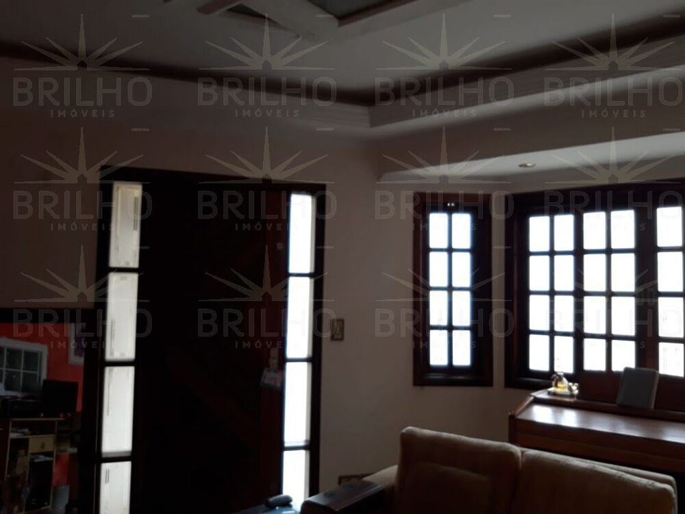 Casa à venda com 2 quartos, 211m² - Foto 2