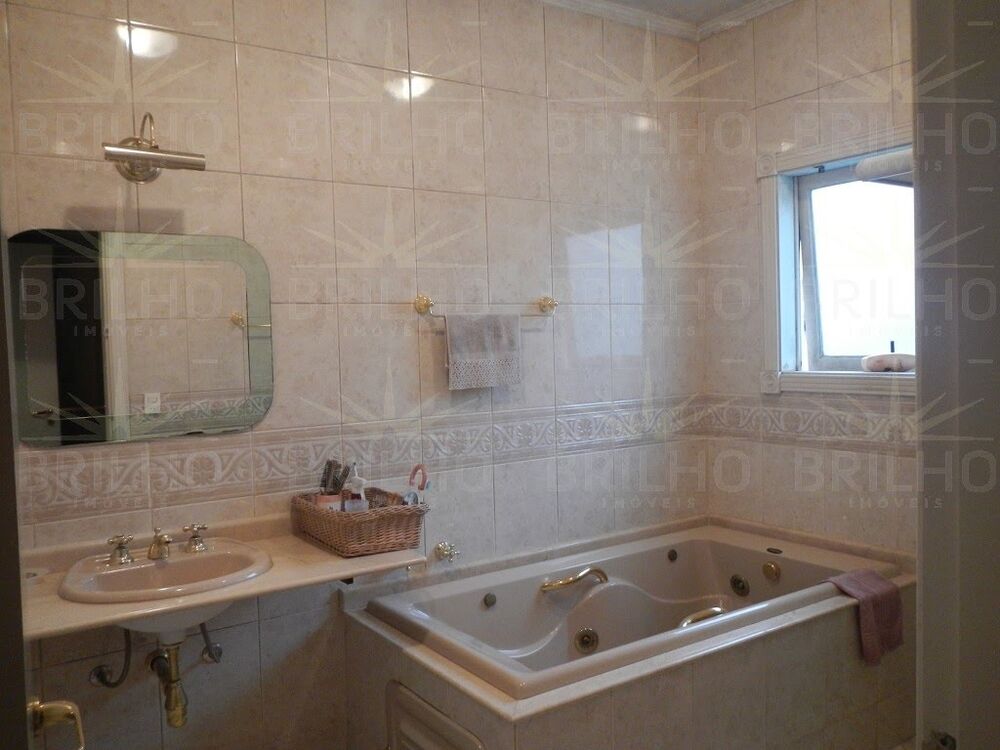 Casa de Condomínio para alugar com 4 quartos, 420m² - Foto 4