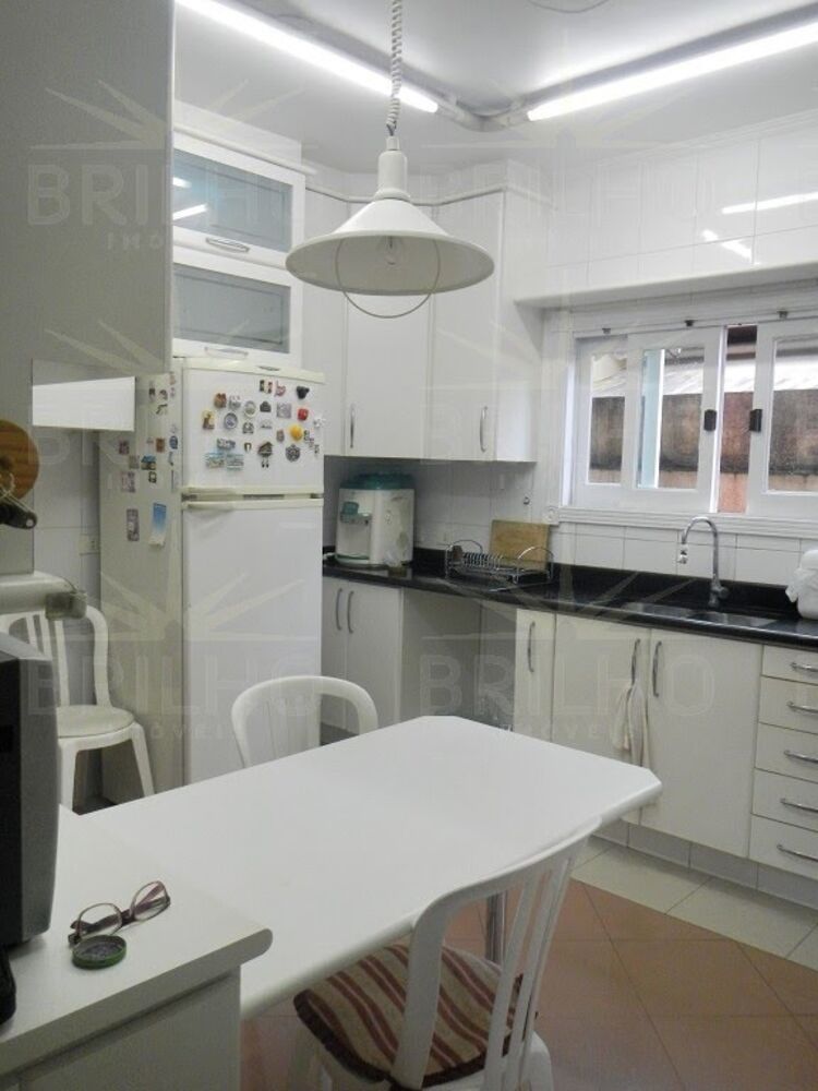 Casa de Condomínio para alugar com 4 quartos, 420m² - Foto 6