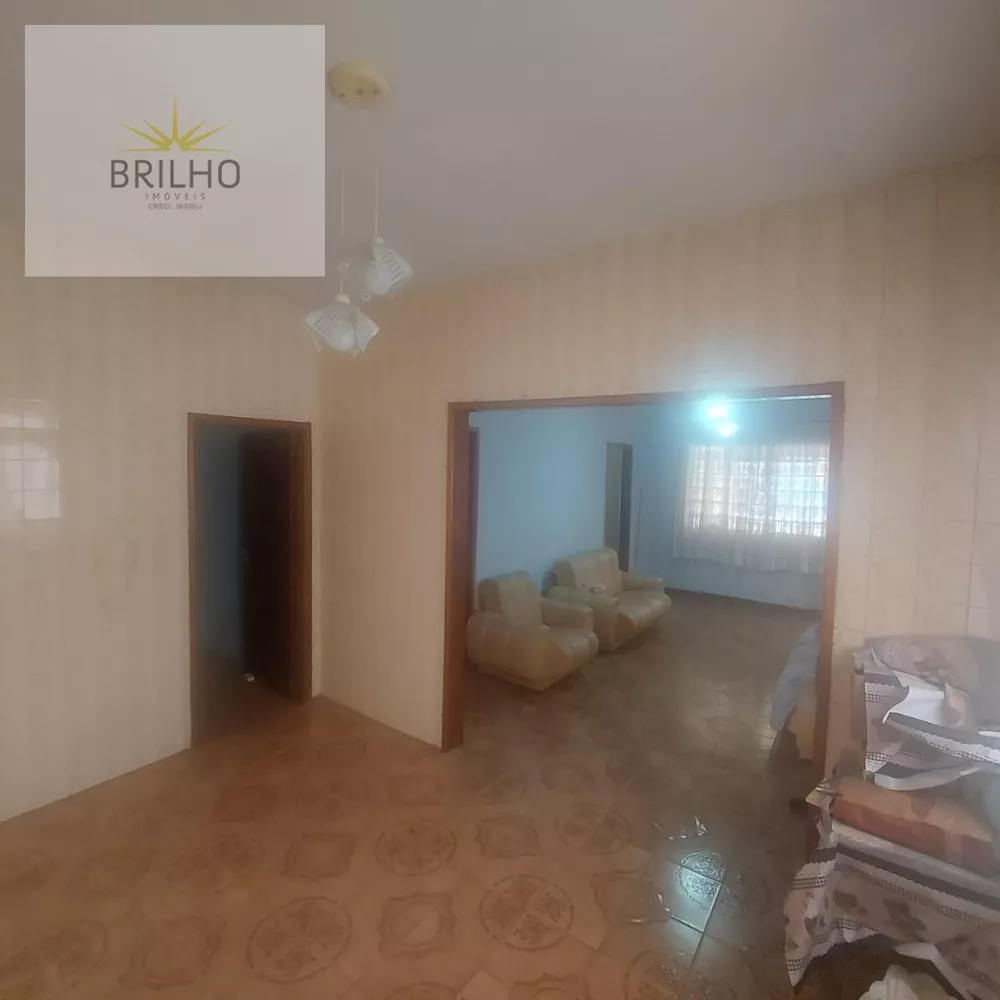 Casa à venda com 3 quartos, 176m² - Foto 1
