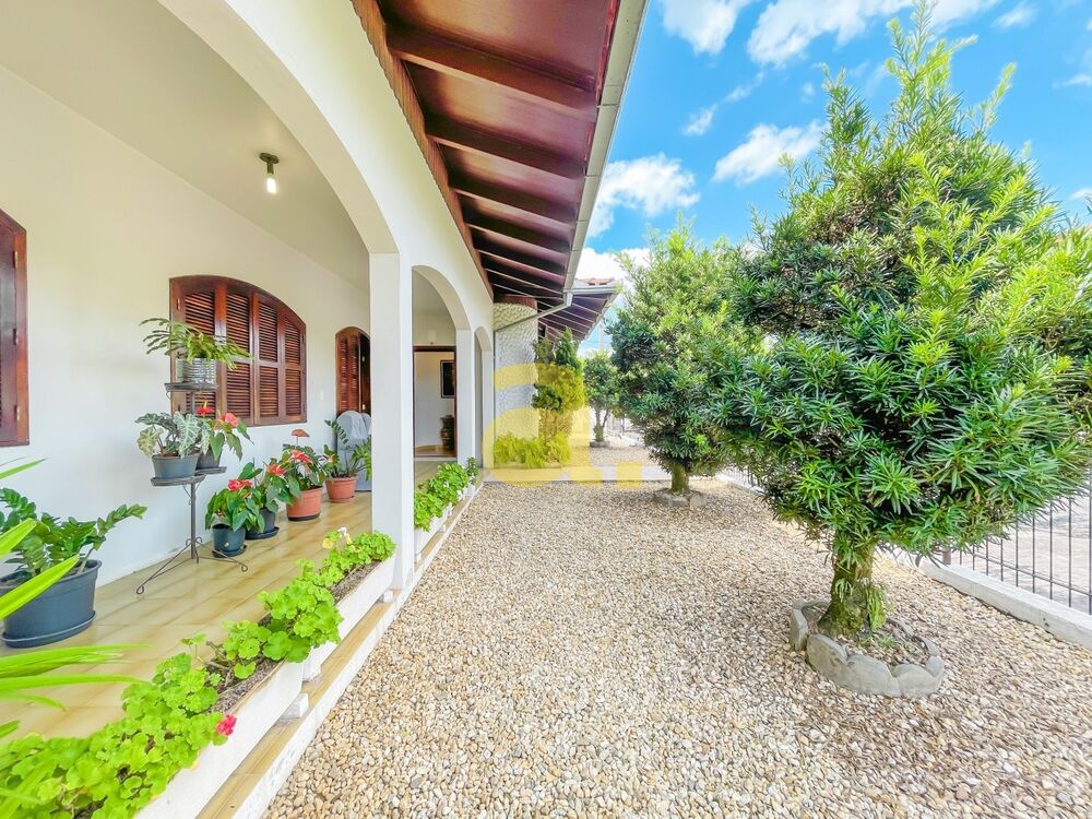 Casa à venda com 3 quartos, 158m² - Foto 1