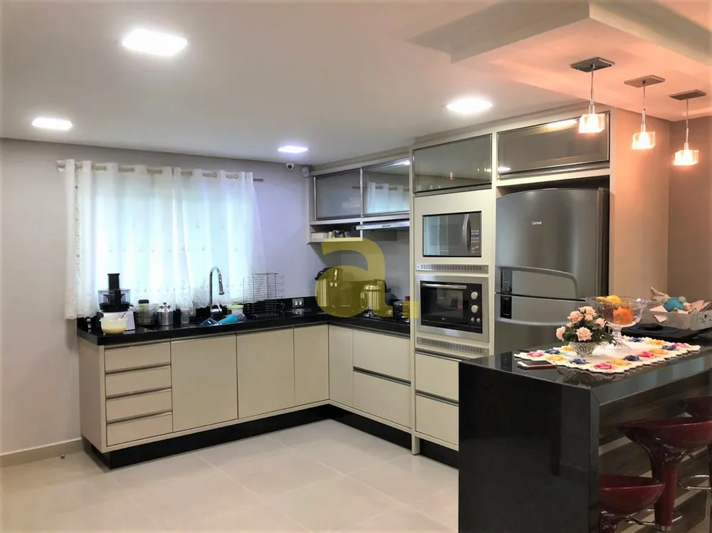 Casa, 3 quartos, 212 m² - Foto 2