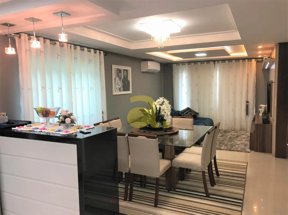 Casa, 3 quartos, 212 m² - Foto 1