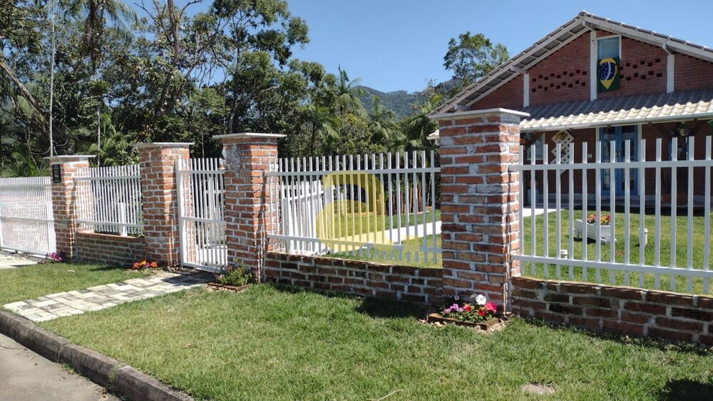 Casa à venda com 2 quartos, 107m² - Foto 1