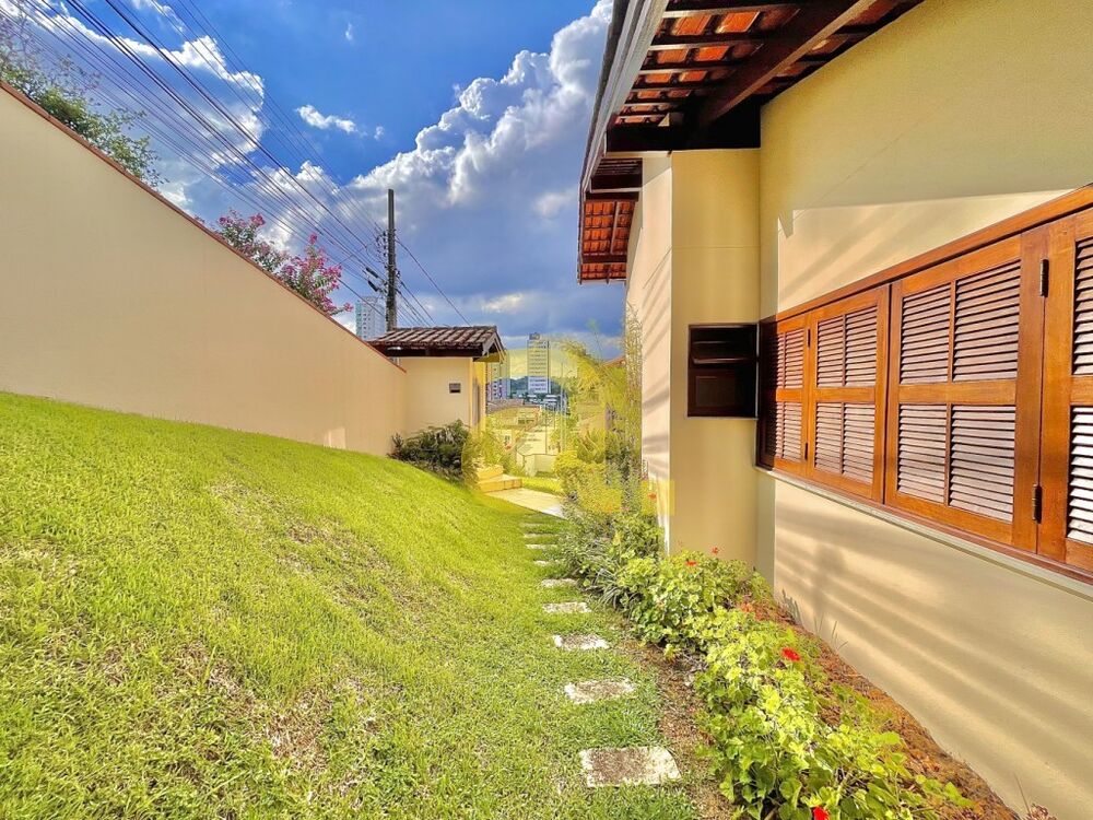 Casa para alugar com 5 quartos, 429m² - Foto 8