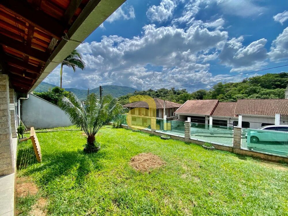 Casa à venda com 2 quartos, 225m² - Foto 2