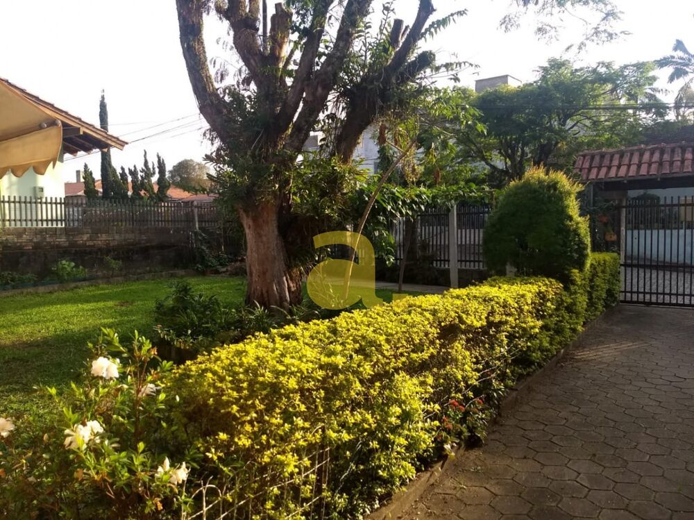 Casa à venda com 5 quartos, 250m² - Foto 4