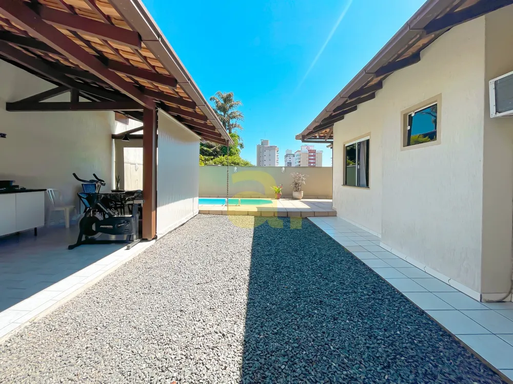 Casa, 3 quartos, 207 m² - Foto 1