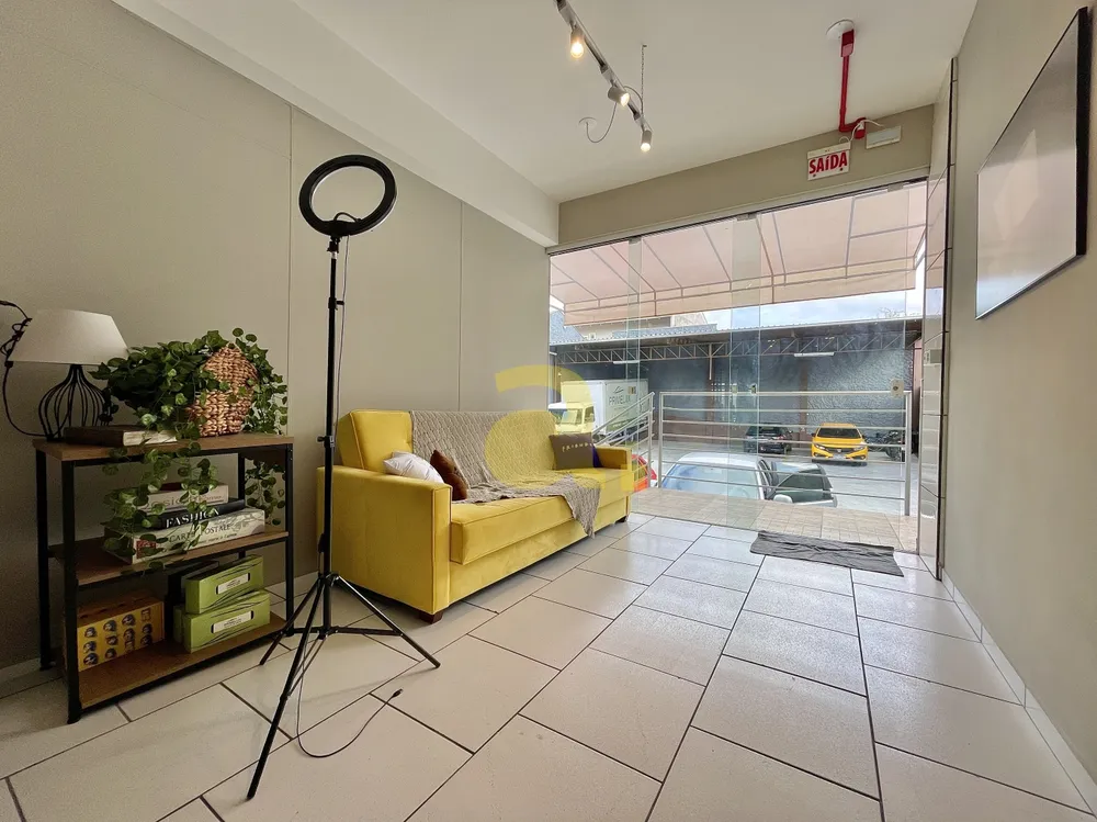 Sala-Conjunto, 300 m² - Foto 1
