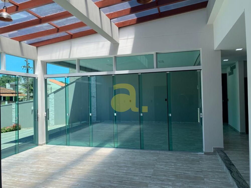 Casa à venda com 6 quartos, 364m² - Foto 1