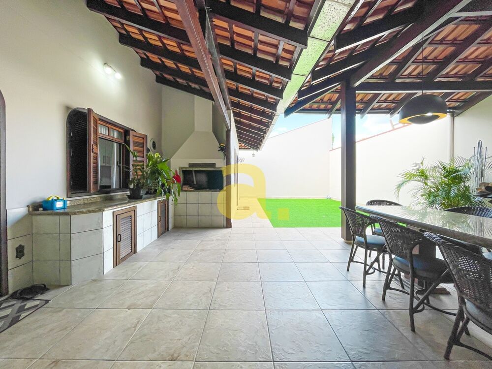 Casa para alugar com 4 quartos, 287m² - Foto 2