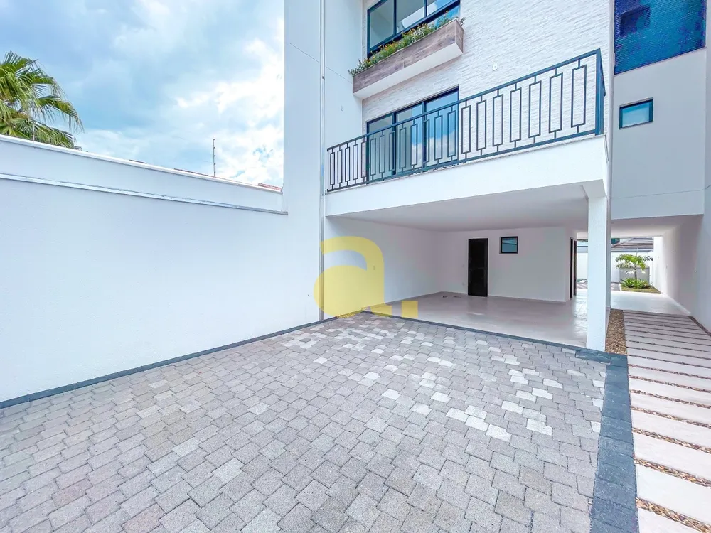 Sobrado, 3 quartos, 251 m² - Foto 1