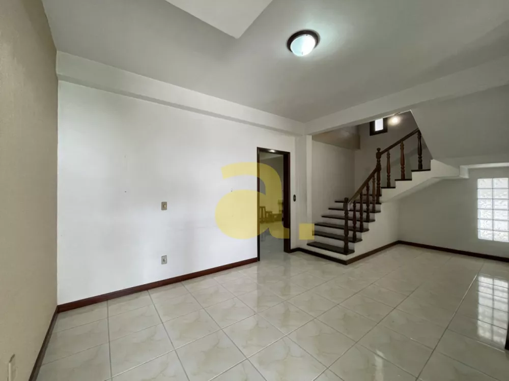 Casa à venda com 4 quartos, 190m² - Foto 2