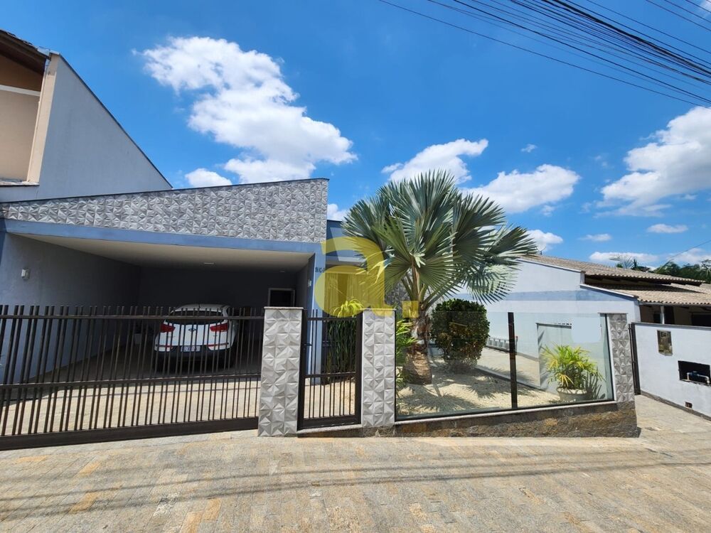Casa à venda com 3 quartos, 311m² - Foto 1