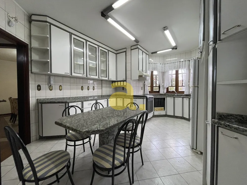 Casa, 4 quartos, 307 m² - Foto 1