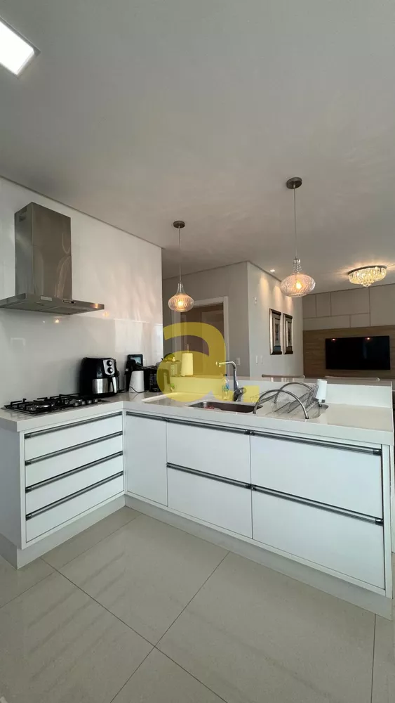 Apartamento à venda com 3 quartos, 129m² - Foto 2