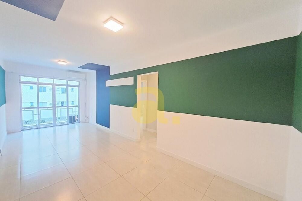 Apartamento à venda com 2 quartos, 70m² - Foto 2