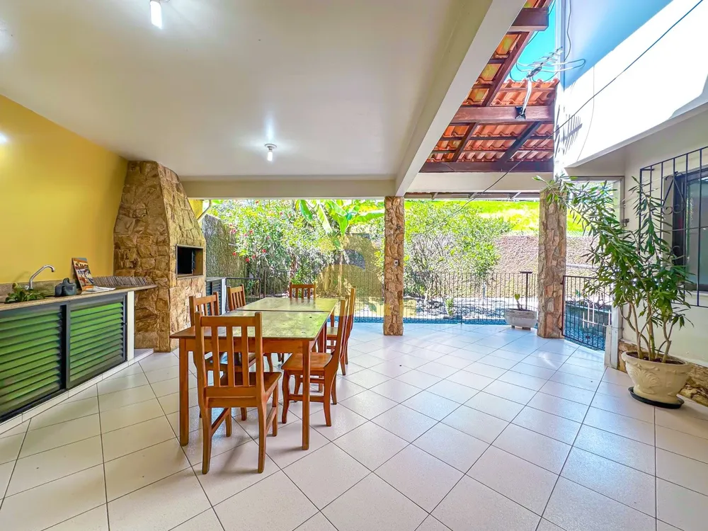Casa, 4 quartos, 319 m² - Foto 2