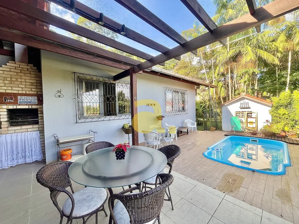 Casa, 3 quartos, 211 m² - Foto 1