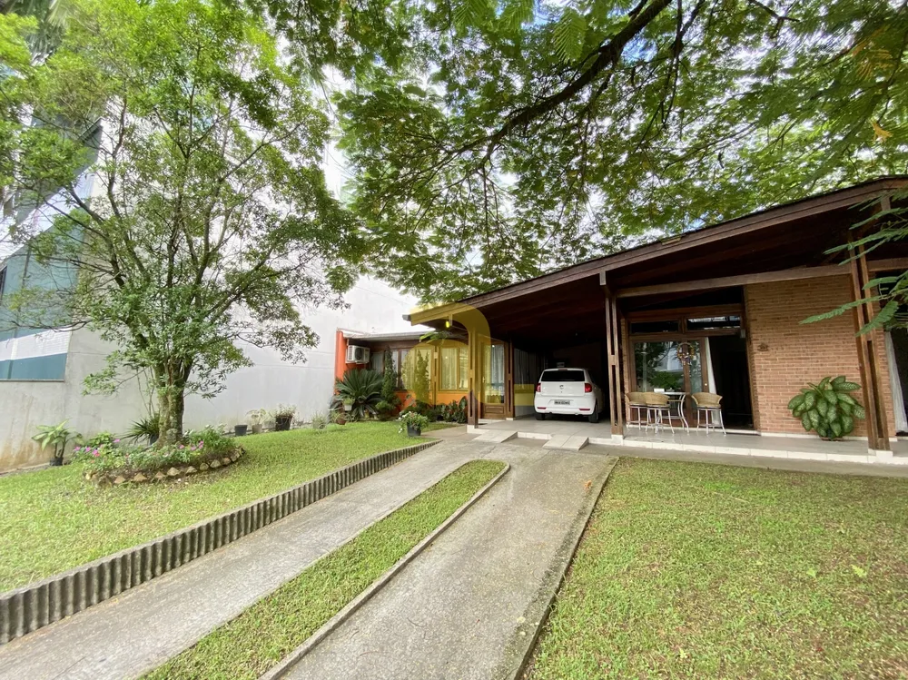 Casa, 4 quartos, 228 m² - Foto 1
