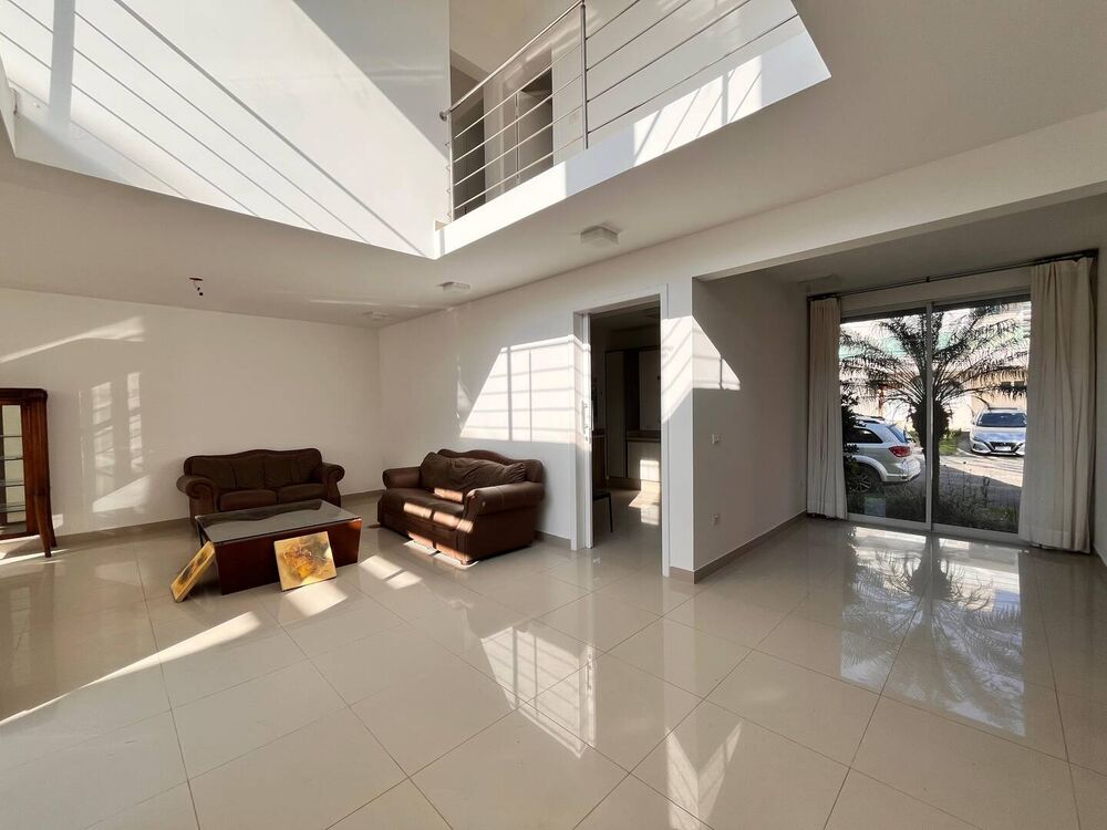 Casa à venda e aluguel com 3 quartos, 220m² - Foto 2