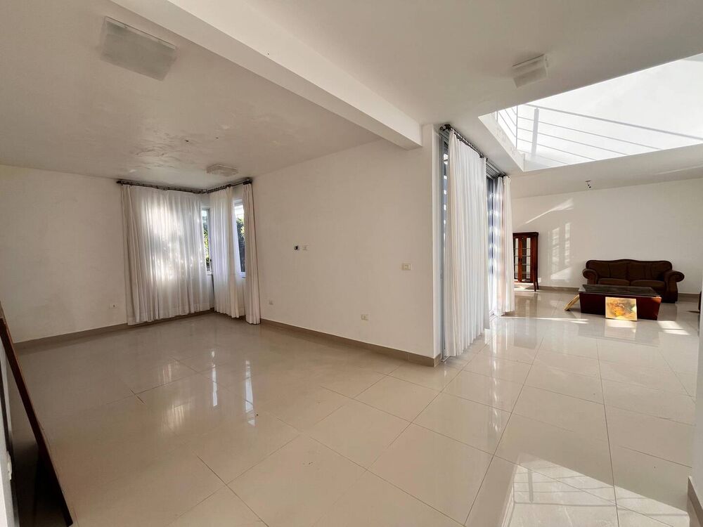 Casa à venda e aluguel com 3 quartos, 220m² - Foto 6