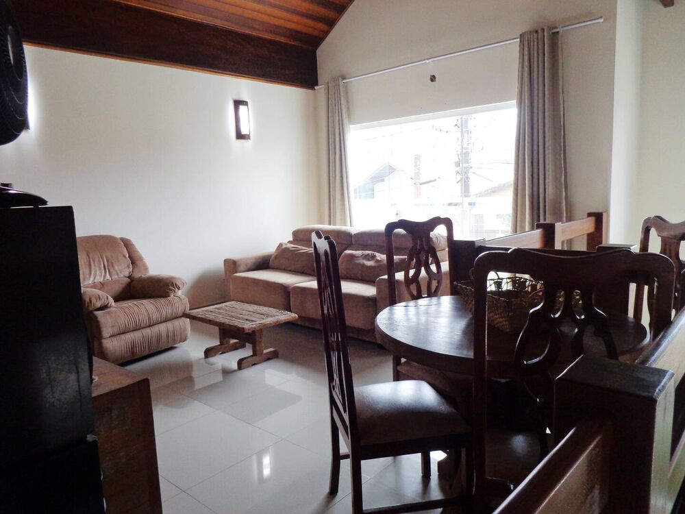 Casa, 4 quartos, 220 m² - Foto 1