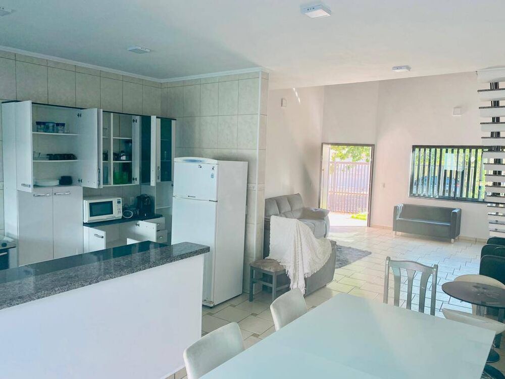 Casa, 4 quartos, 240 m² - Foto 2