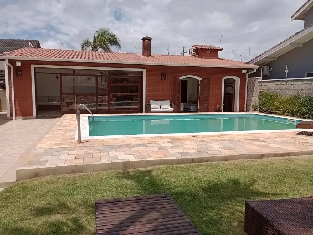 Casa, 5 quartos, 176 m² - Foto 1