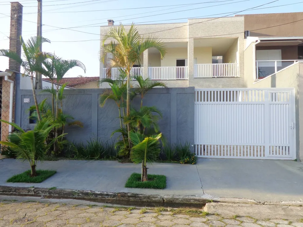 Casa, 6 quartos, 240 m² - Foto 1