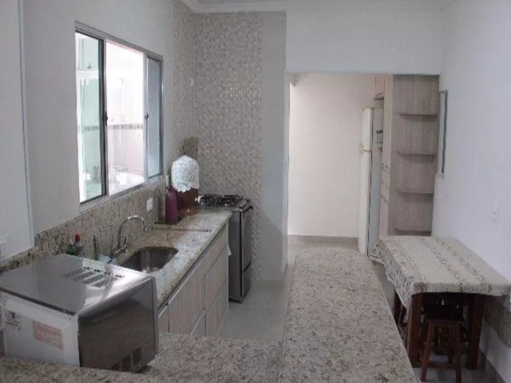 Casa à venda com 4 quartos, 200m² - Foto 2