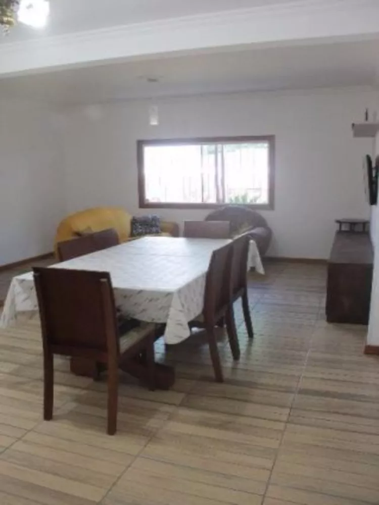 Casa à venda com 4 quartos, 200m² - Foto 4